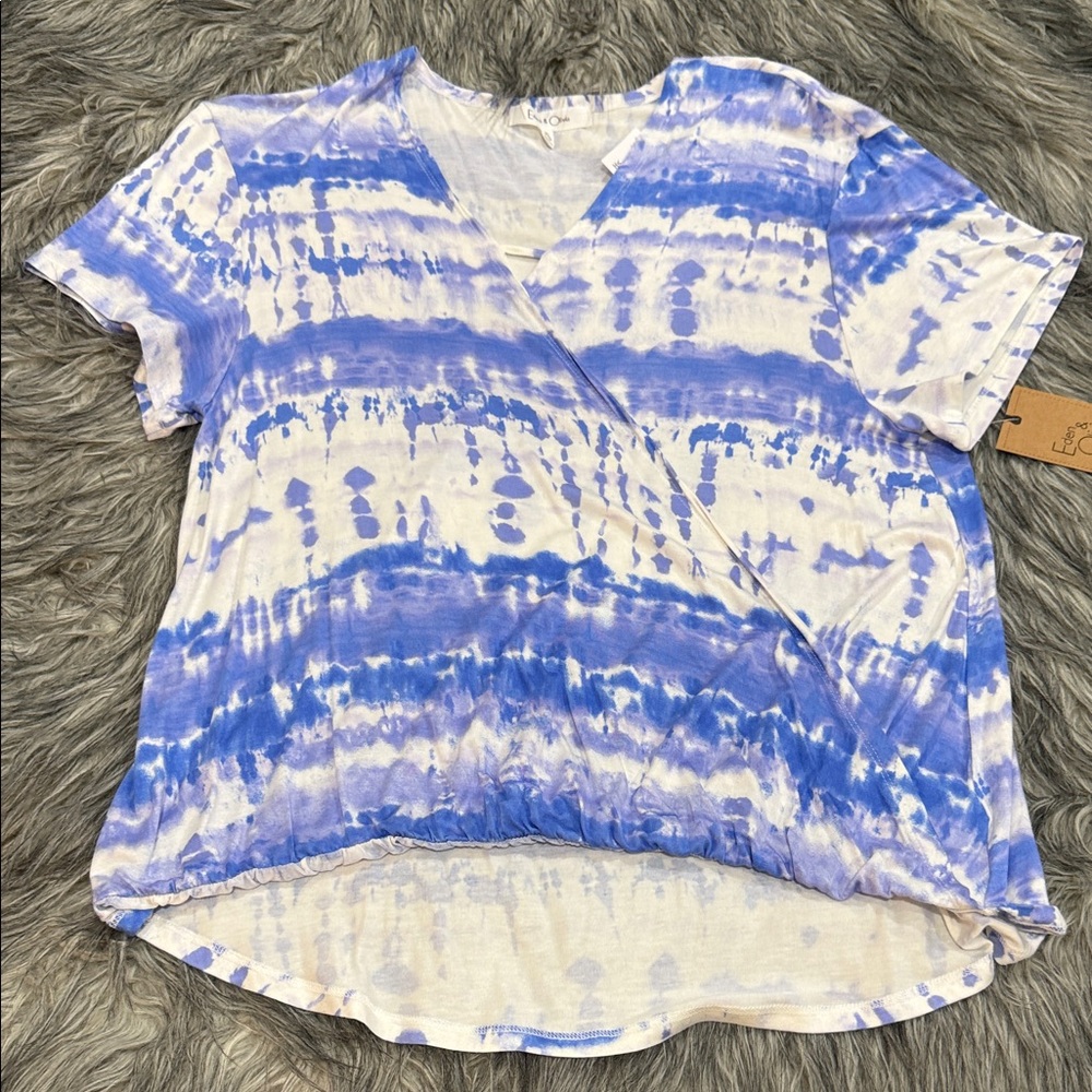 Eden & Olivia  Tie-Dye V-Neck Tee - Blue and White
